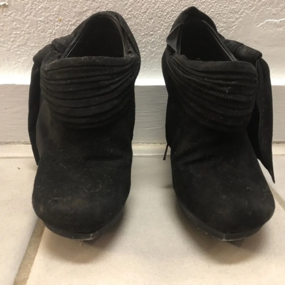 BALENCIAGA sz 37 BOW Black Suede BOOTIES HEELS